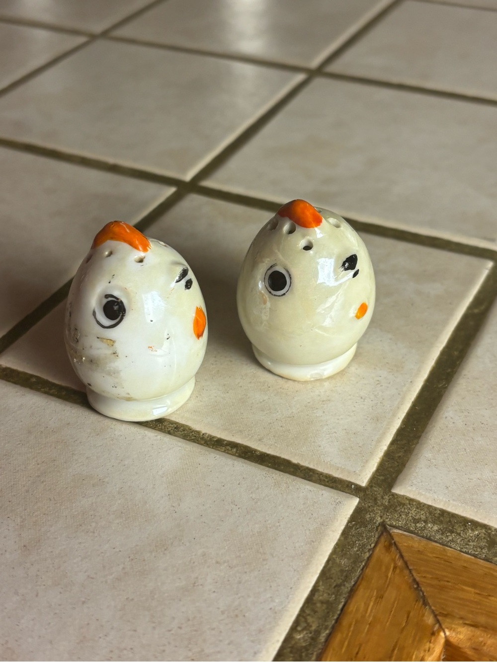Vintage Mini Lusterware Chick Salt & Pepper Shakers‎ Japan 1.25 inches farm